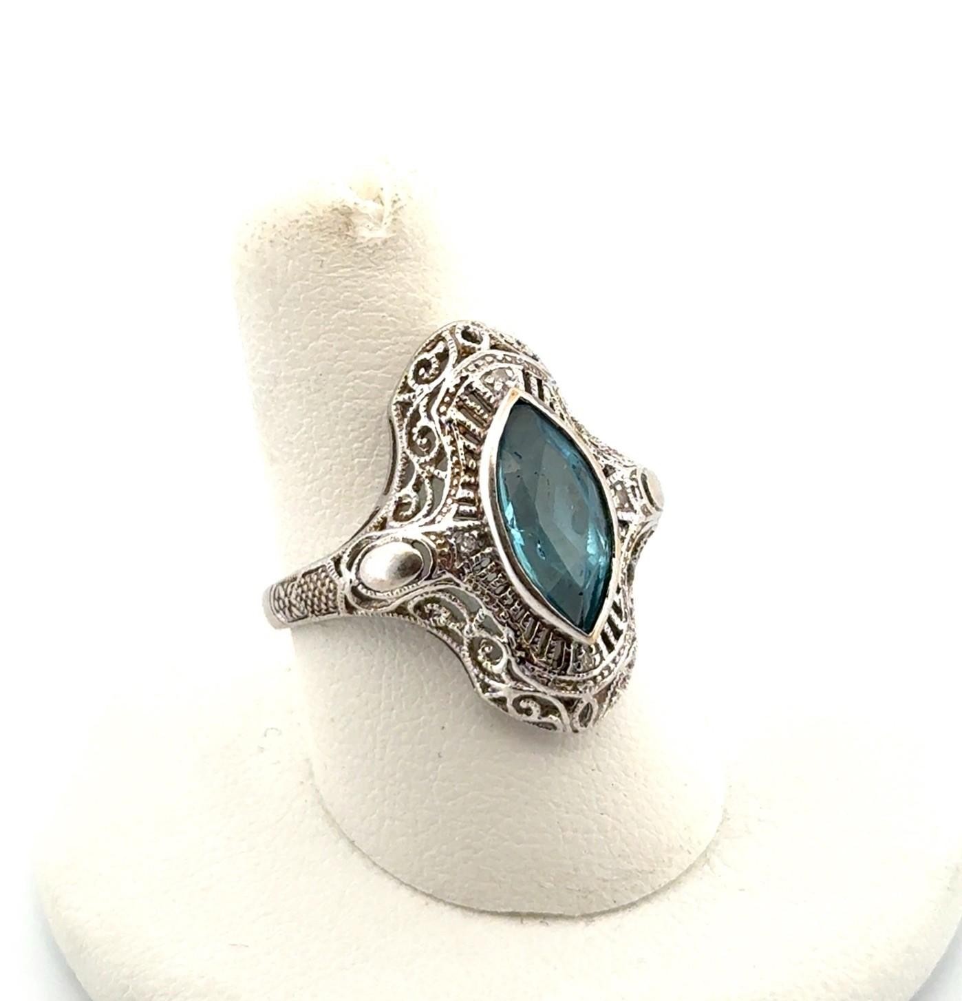 Size: 8 Vintage 10k White Gold Filigree Open Work Blue Topaz Ring 4.3g