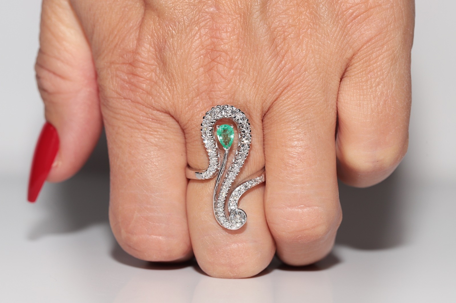 Vintage Circa 1990s 18k Gold Natural Diamond And Emerald Decorated Ring