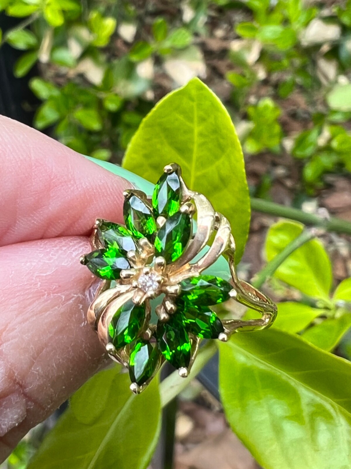VINTAGE 14K YELLOW GOLD VIVID GREEN CHROME DIOPSIDE DIAMOND COCKTAIL RING