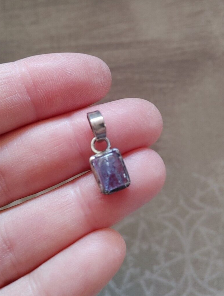Vintage pendant sterling silver natural blue Iolite gemstone prong set 1.6g