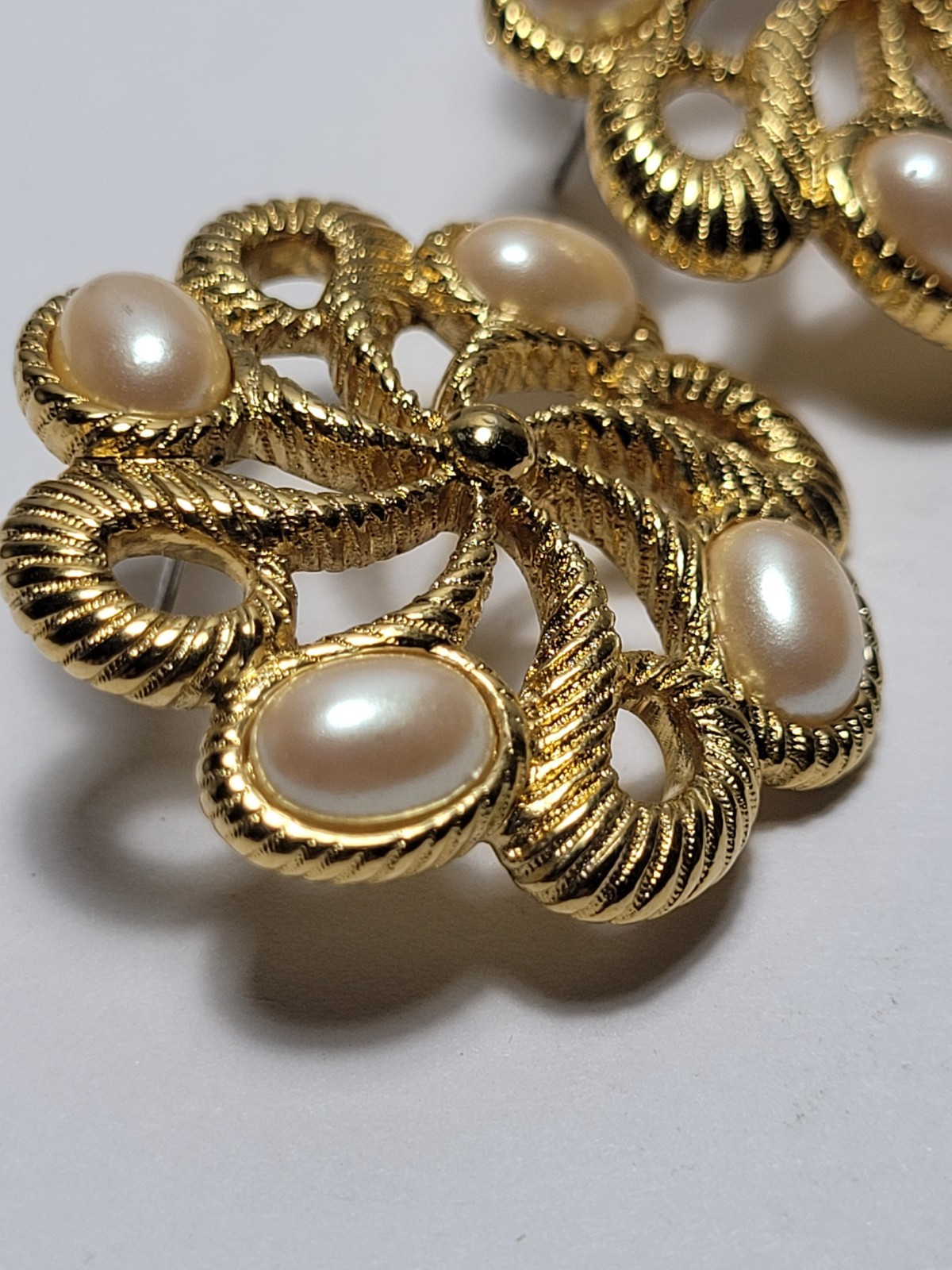 Vintage Yellow Gold-tone Faux Pearl Clip-On Earrings Fashion Costume Jewelry
