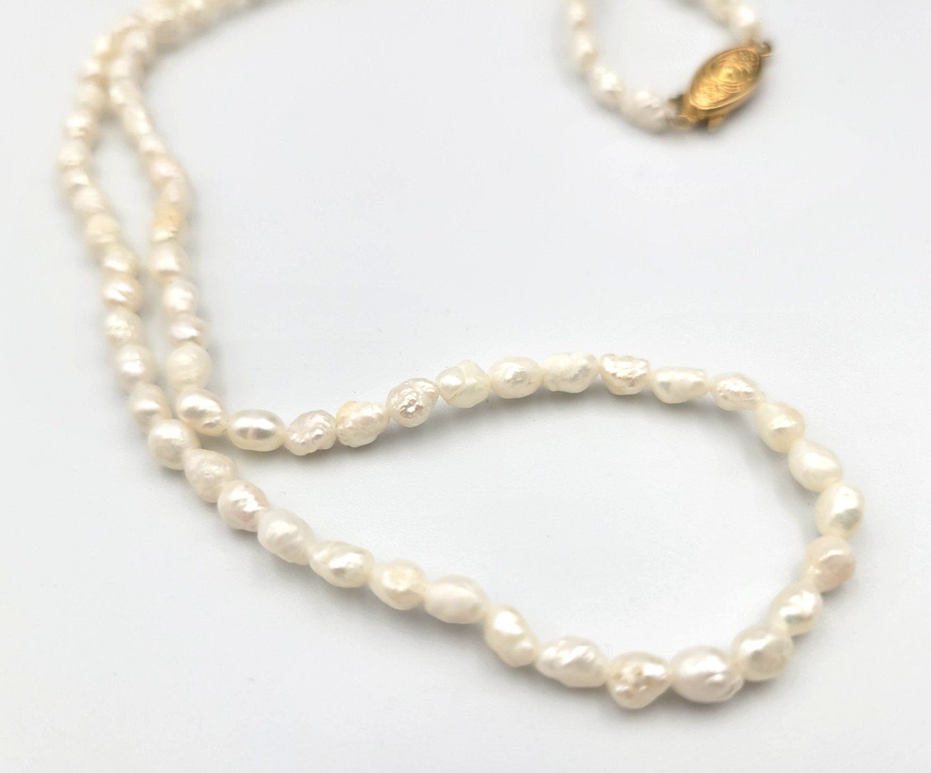 Vintage Fresh Water Pearl Bead Necklace 17″ Gold Tone Fish Hook Clasp