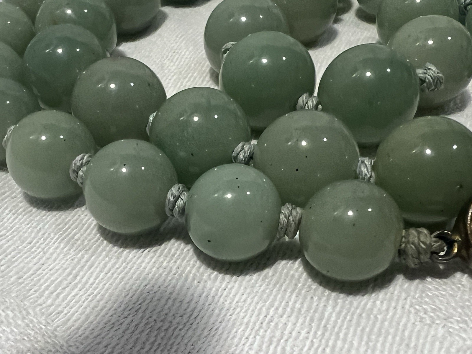 Vintage Chinese Export Jade Apple Green Knotted Bead Necklace 109.4g 26-1/2”