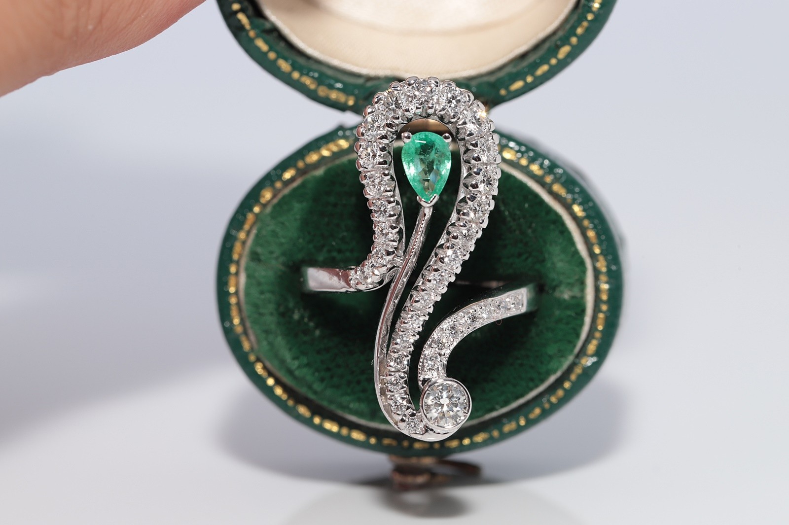 Vintage Circa 1990s 18k Gold Natural Diamond And Emerald Decorated Ring