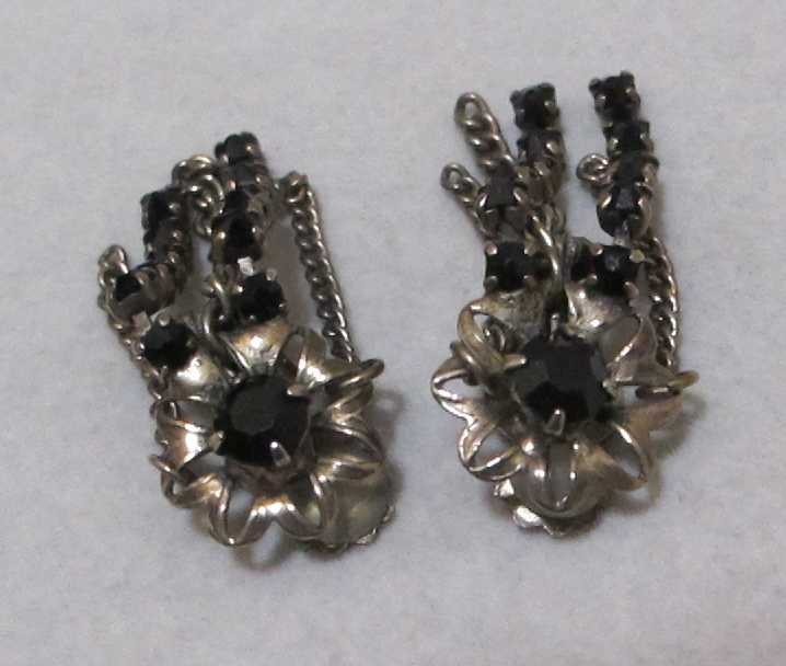 Vintage LA ROCO Black Rhinestone Gold Chain 5 Dangle Clip Earrings 1-3/4”