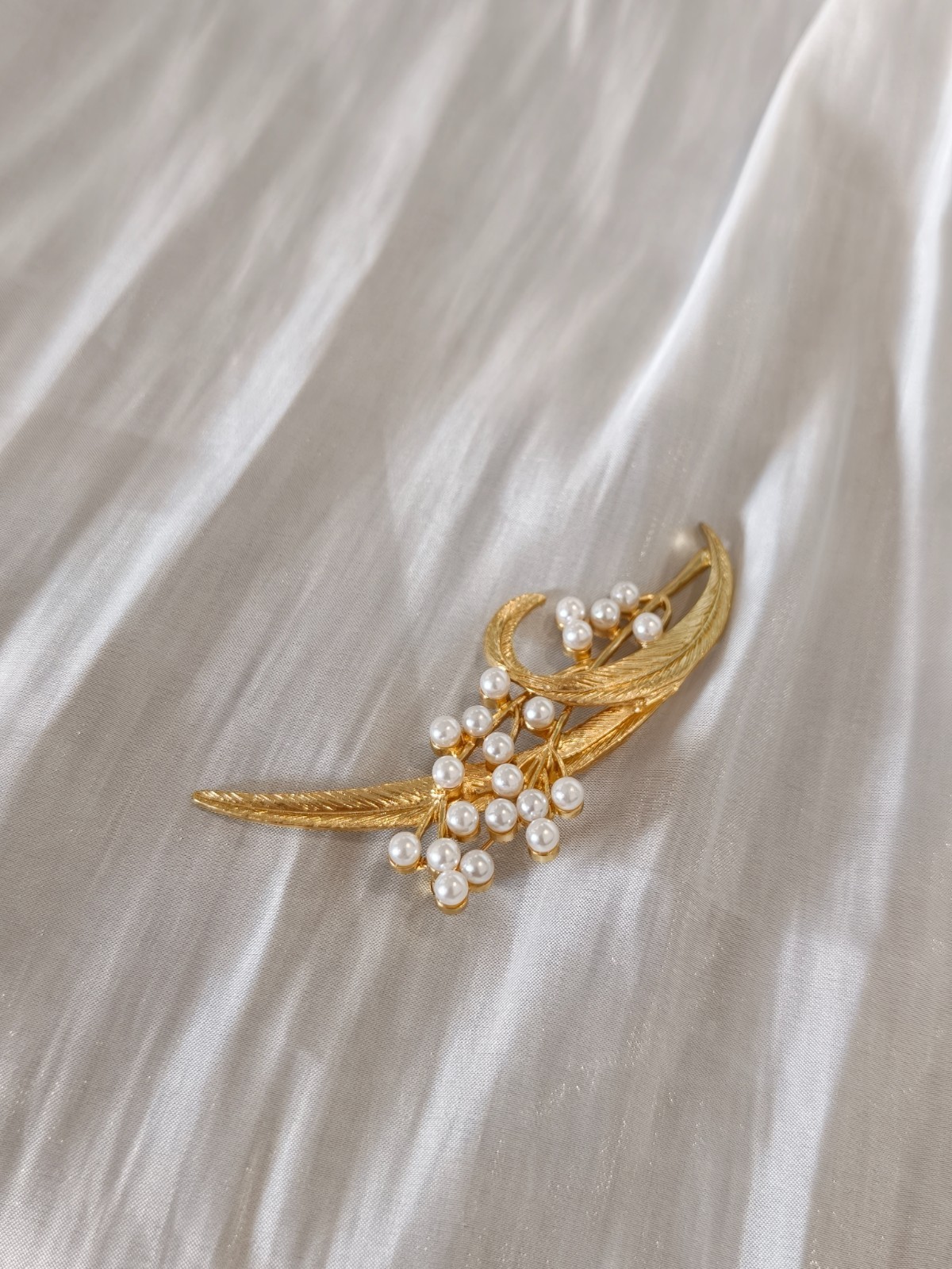 Trifari Inspired Gold Tone Feather Leaf Brooch White Faux Pearl