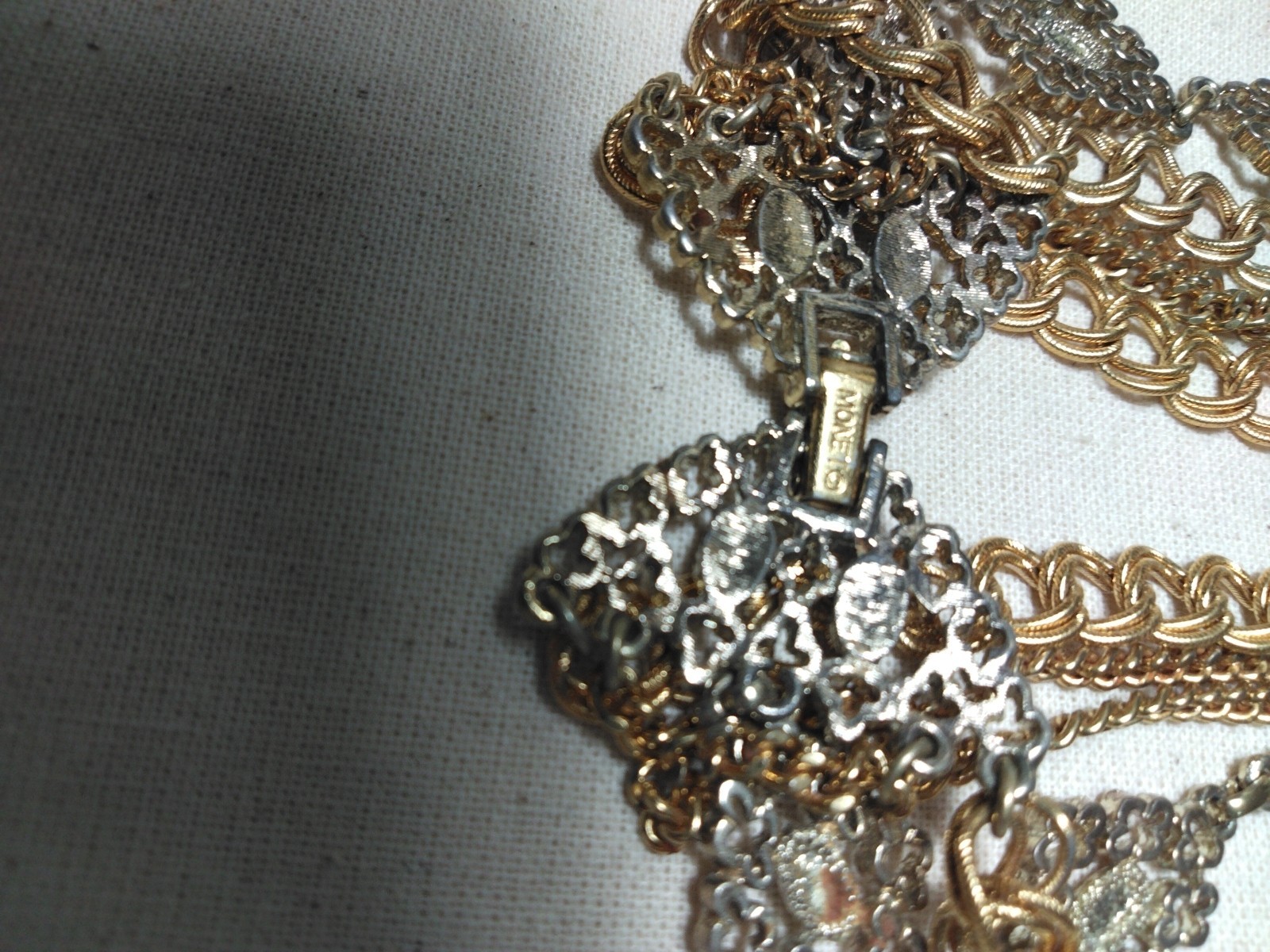 MONET VTG 5 Strand 18″ Different Chains, Cascade Gold Tone Necklace, pre-owned.