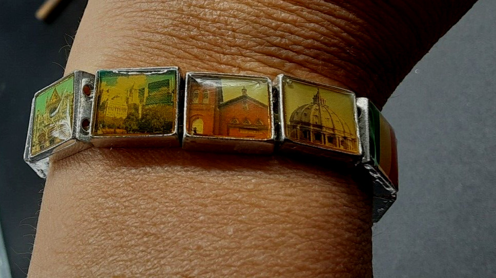 Rare Vintage Square Stretch Bracelet “Rome Italy ” Buildings Flag Landmarks