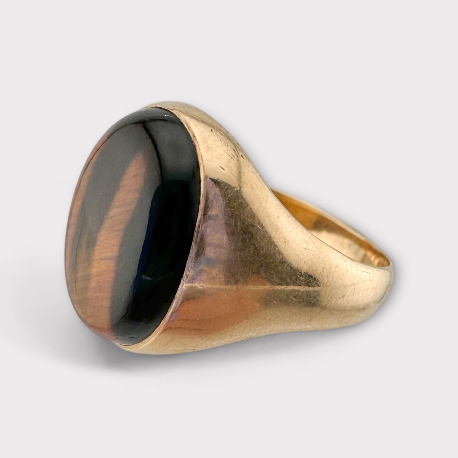Sleek Vintage 14 Karat Yellow Gold Unisex Oval Tiger’s Eye Ring Size 9