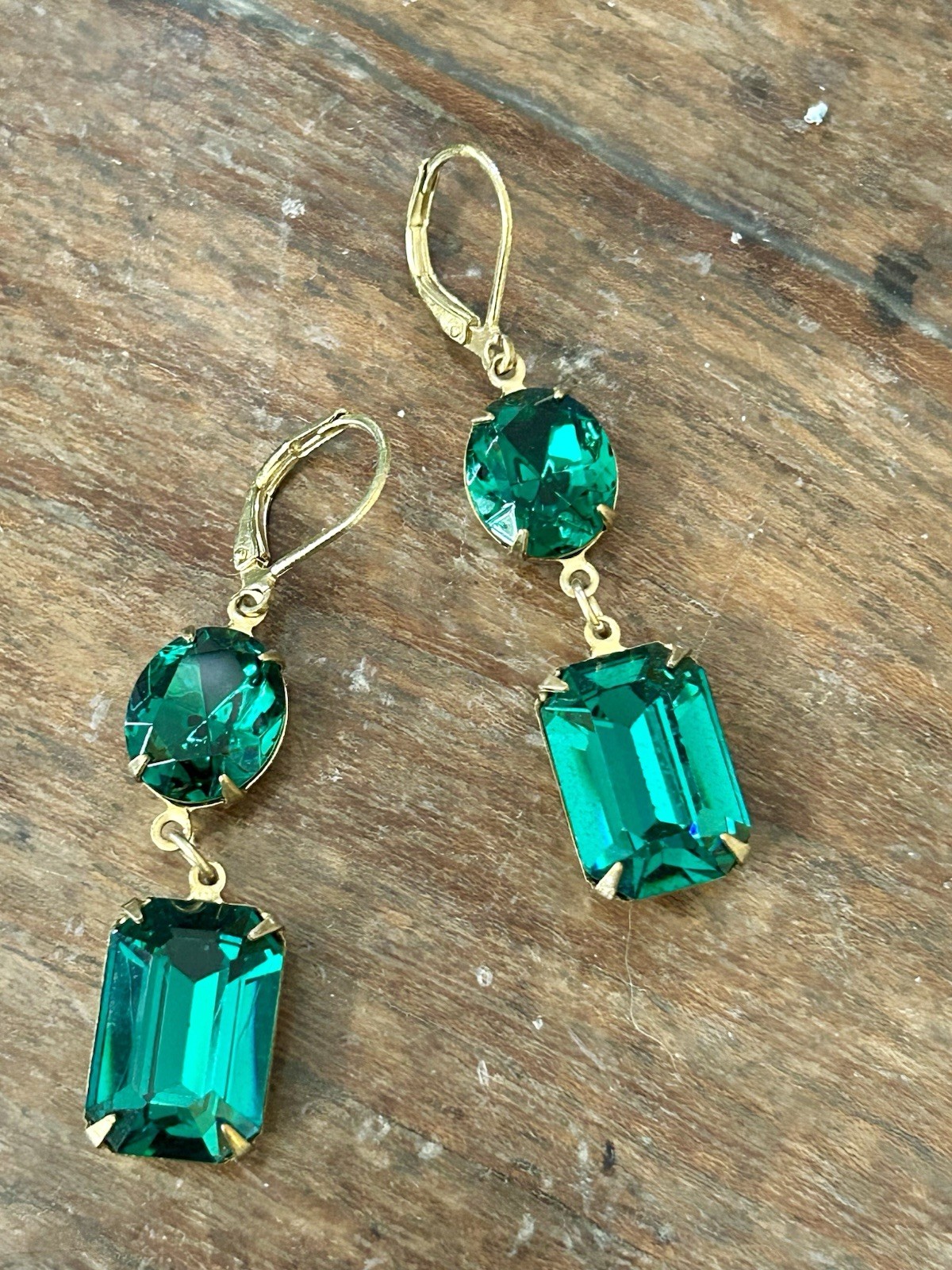 VTG Emerald Green Crystal Rectangular and Round Stone Gold Drop Earrings
