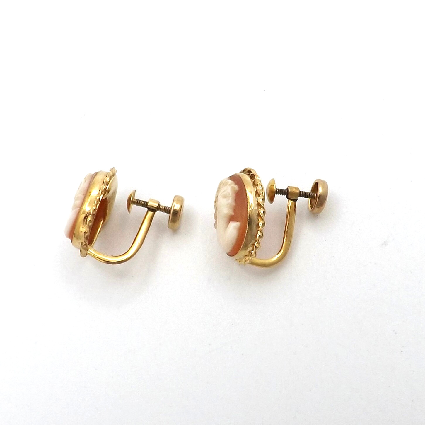 10k Gold Carved Shell Cameo Non Pierced Screw On Earrings 3gr Vintage