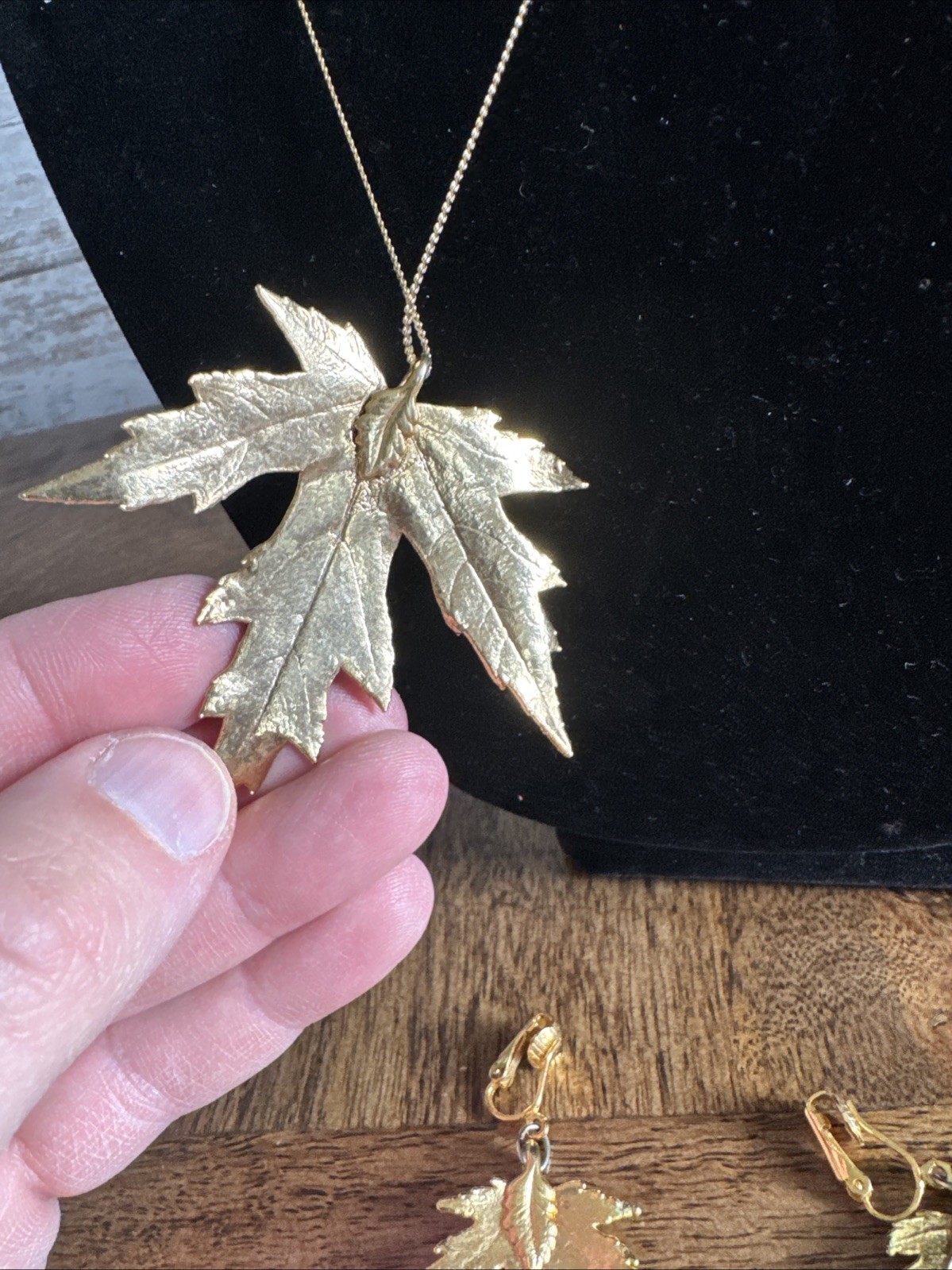 Vintage Gold Tone Maple Leaf Brooch Pendant Necklace Chain 24″ With Earrings