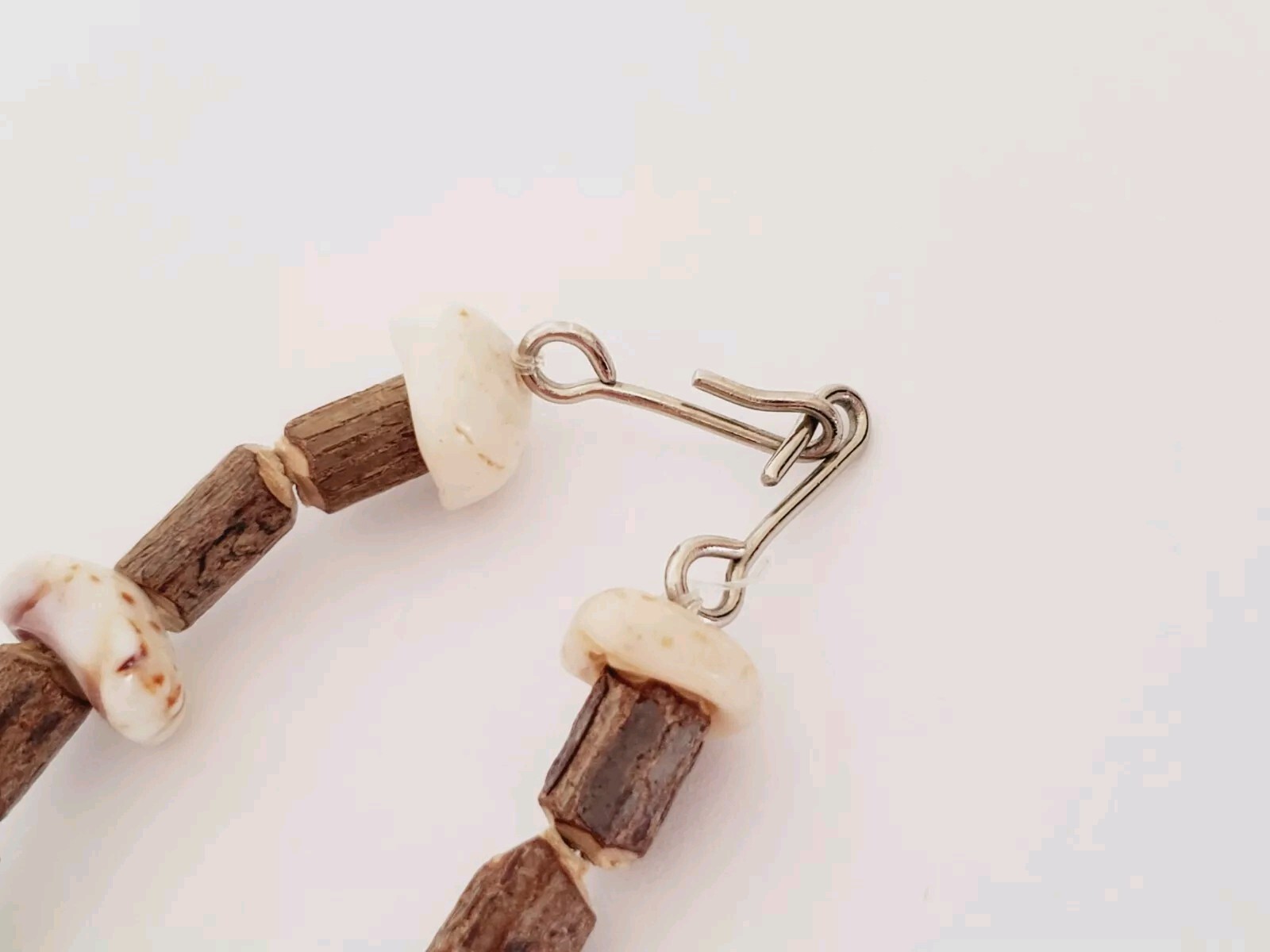 Neat Handmade Vintage Puka Shell & Wood Bead Necklace – 20″