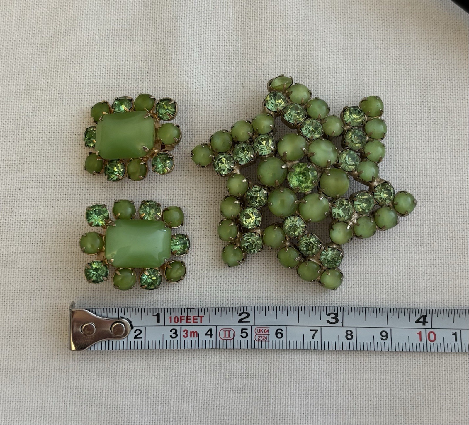 Stunning Vintage Green Brooch and Earrings Set. Excellent Condition