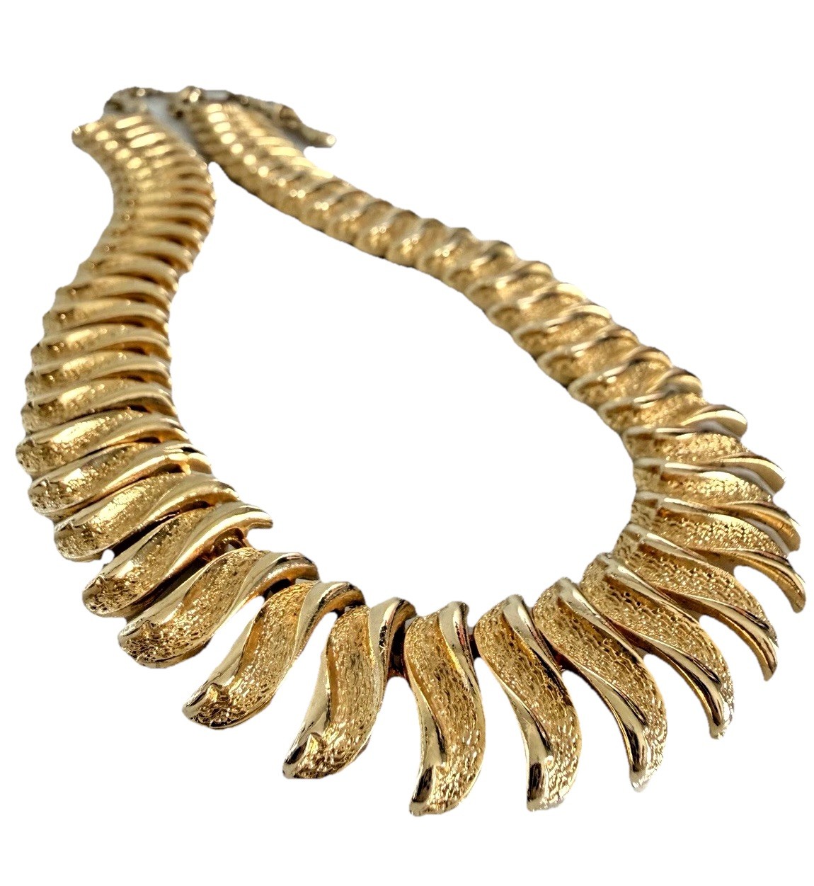 Vintage Coro Gold Tone Articulated Textured Links Choker Chain Necklace 14″