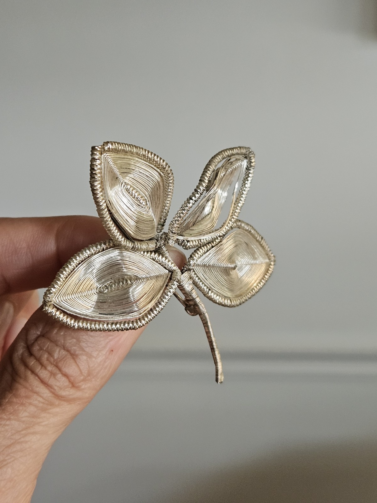 S/2 Vintage Gold And Silver Spun Wire Flower And Leaves Pin Brooch With Pearl