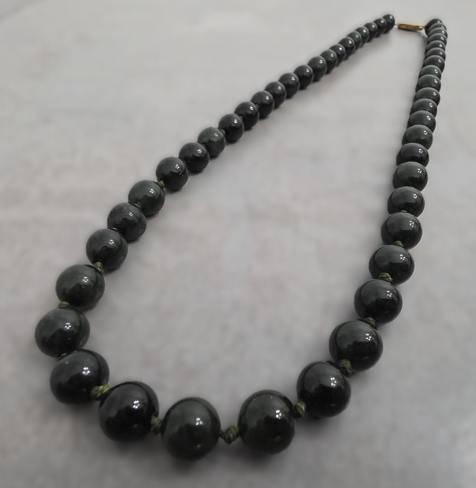 Vintage 18″ Dark Green JADITE JADE 8mm Knotted Beaded Necklace