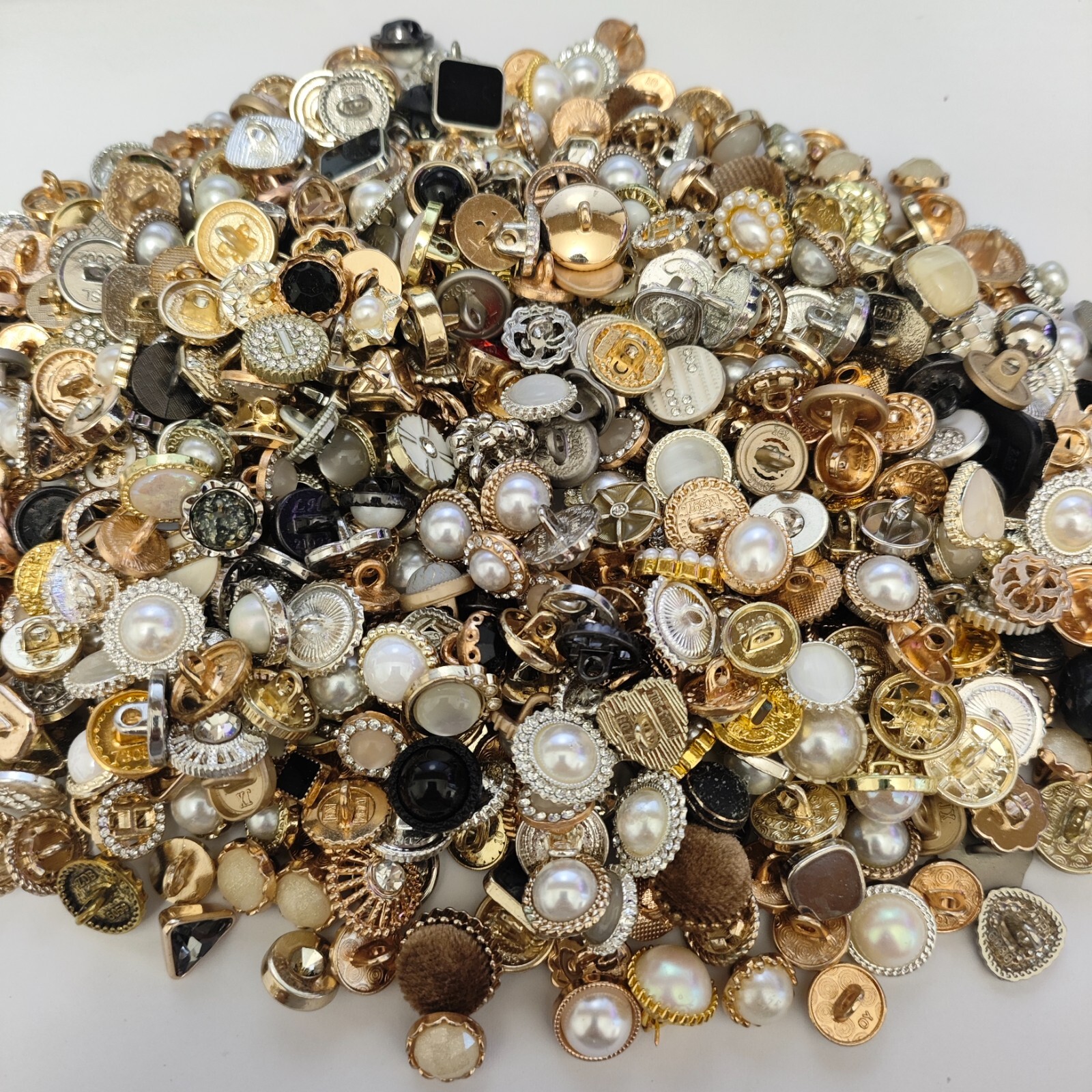 Vintage-now Costume Jewelry makeing Lots button Read Description 50pcs