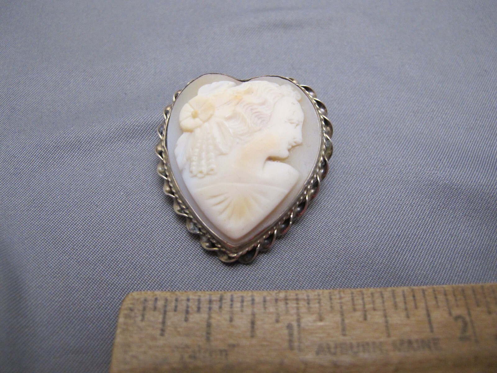 Antique HEART SHAPED SHELL CAMEO BROOCH-Gilt Silver Twist Frame