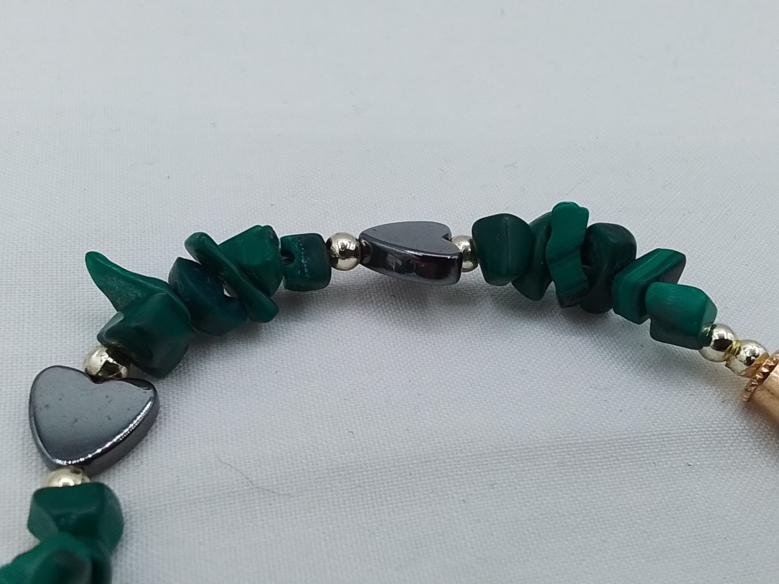 RAW CUT MALACHITE GUARDIAN STONE CHIP BEAD SILVER HEART VINTAGE ESTATE BRACELET