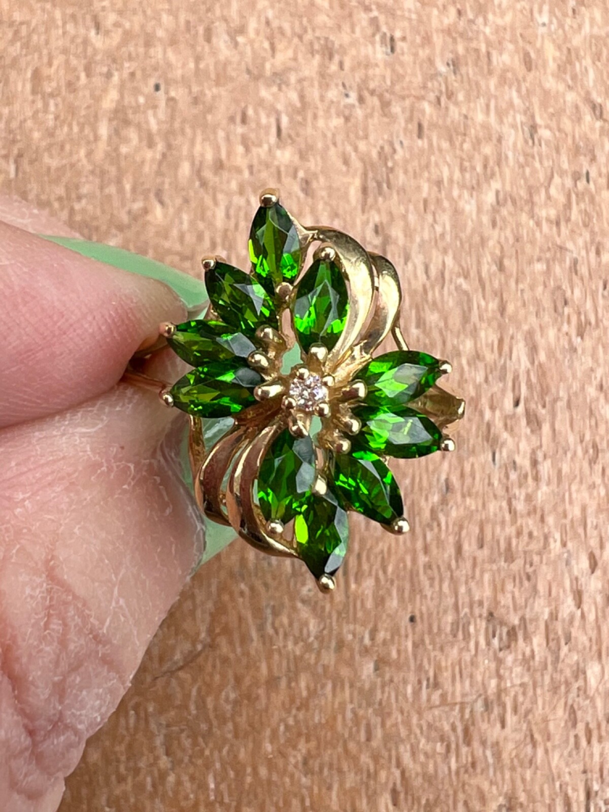 VINTAGE 14K YELLOW GOLD VIVID GREEN CHROME DIOPSIDE DIAMOND COCKTAIL RING