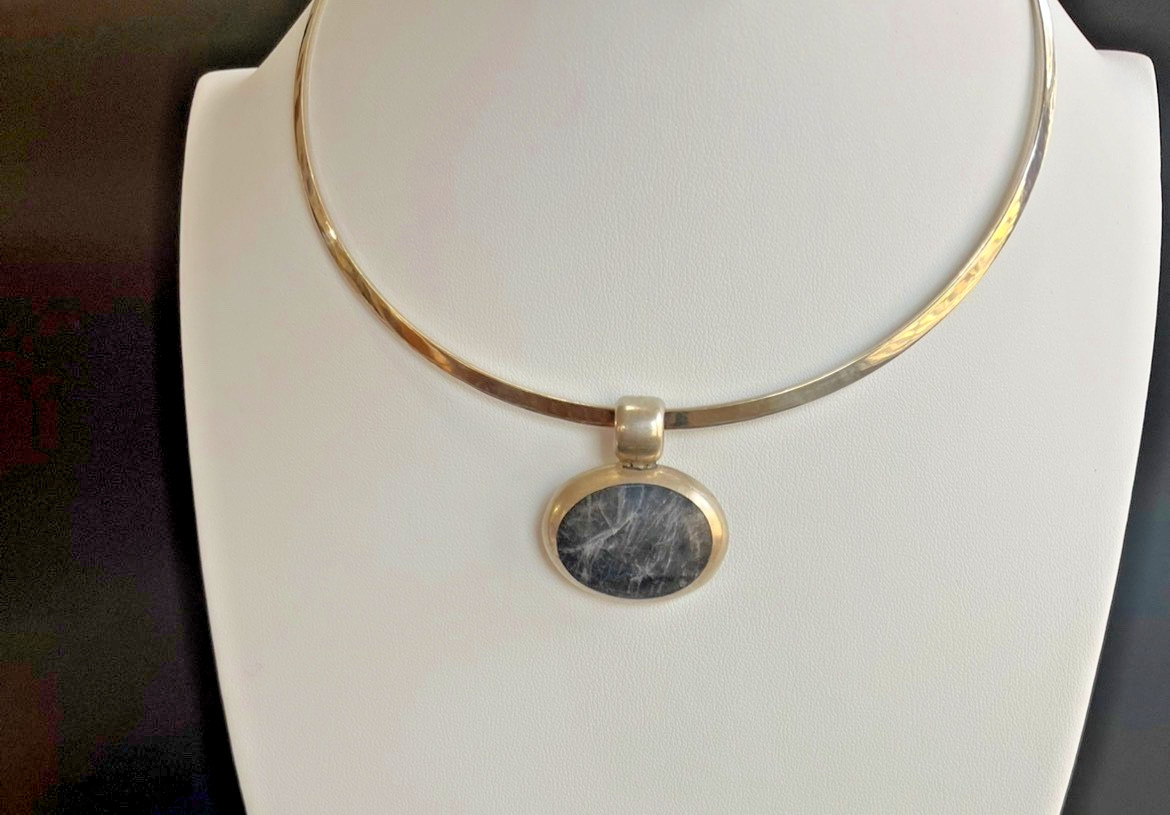 VTG 925 Mexico Solid sterling silver pendant. Silver over brass omega.