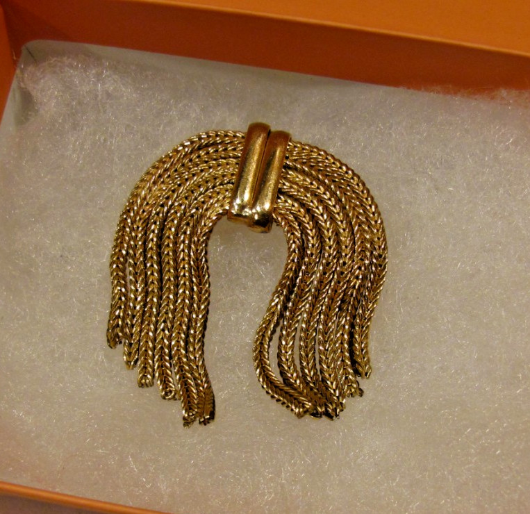 Beautiful!! Vintage “AC” Alice Caviness 12K Gold Filled Tassel Brooch Pin