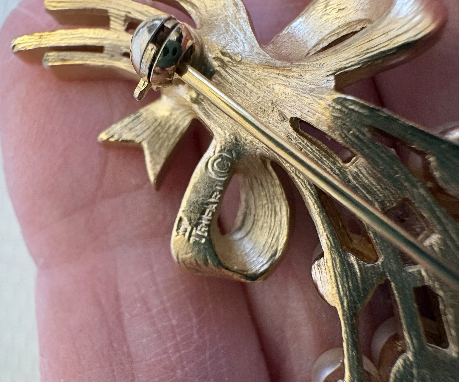 Vintage Crown Trifari Brooch Pearl Spray Ribbon Bow 60s Brushed Goldtone 2-5/8″