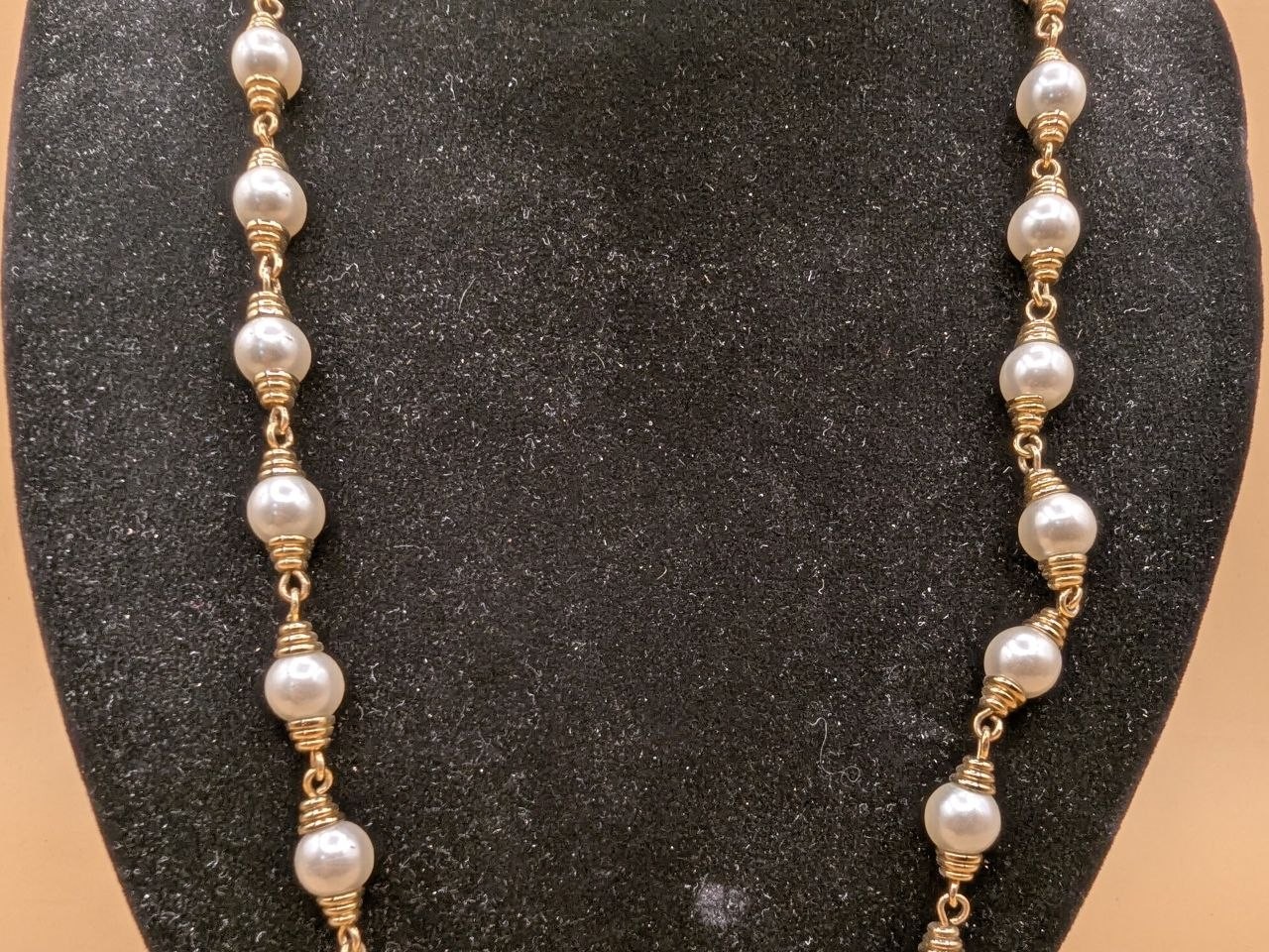 Vintage Faux Pearl Necklace Gold Tone Wire Wrapped Link 24 Inch – SR18