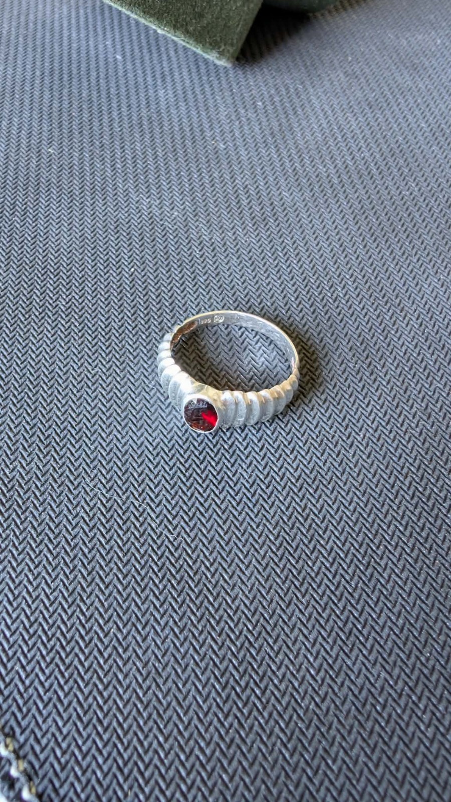 Vintage Silver Unlimited SU 925 Sterling Silver Ribbed Shrimp Ring, Oval Garnet