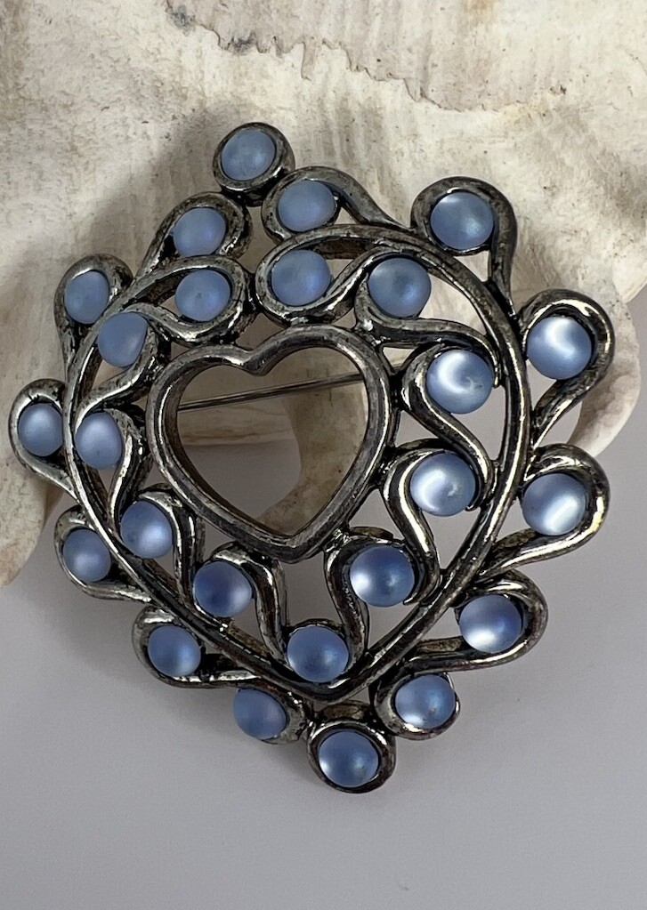 Retro Brooch Pin Heart Shaped Blue Bead Silver Tone Costume Jewelry 🩵