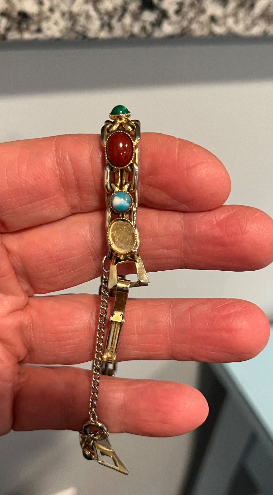 Vtg GREEN/BLUE/RED/BLACK Carbochon Gold Plated Link BRACELET 7″ (Missing Stone)