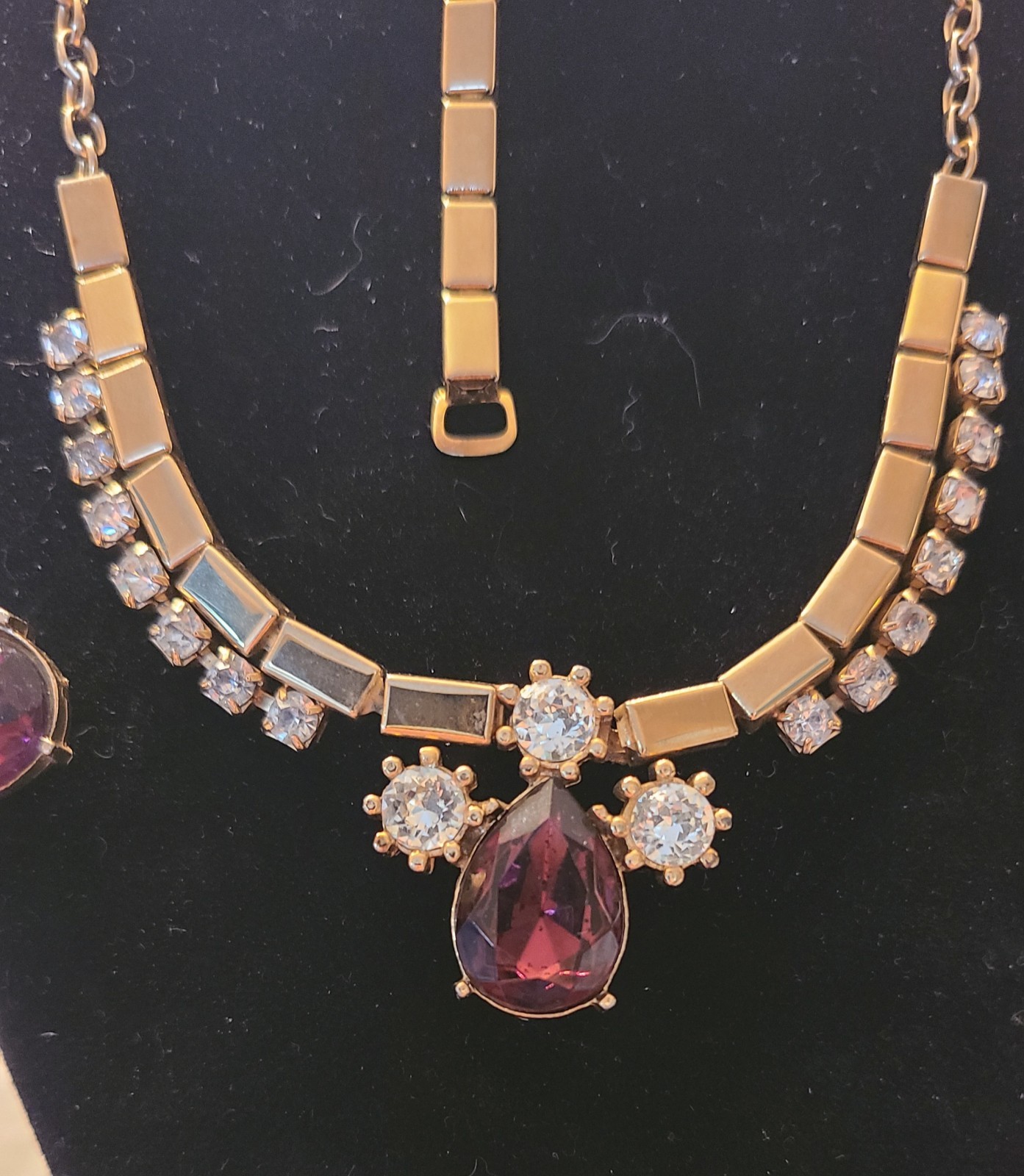 VINTAGE ‘CORO’ PARURE SET AMETHYST 19″ NECKLACE, 6-3/4″ BRACELET & CLIP EARRINGS