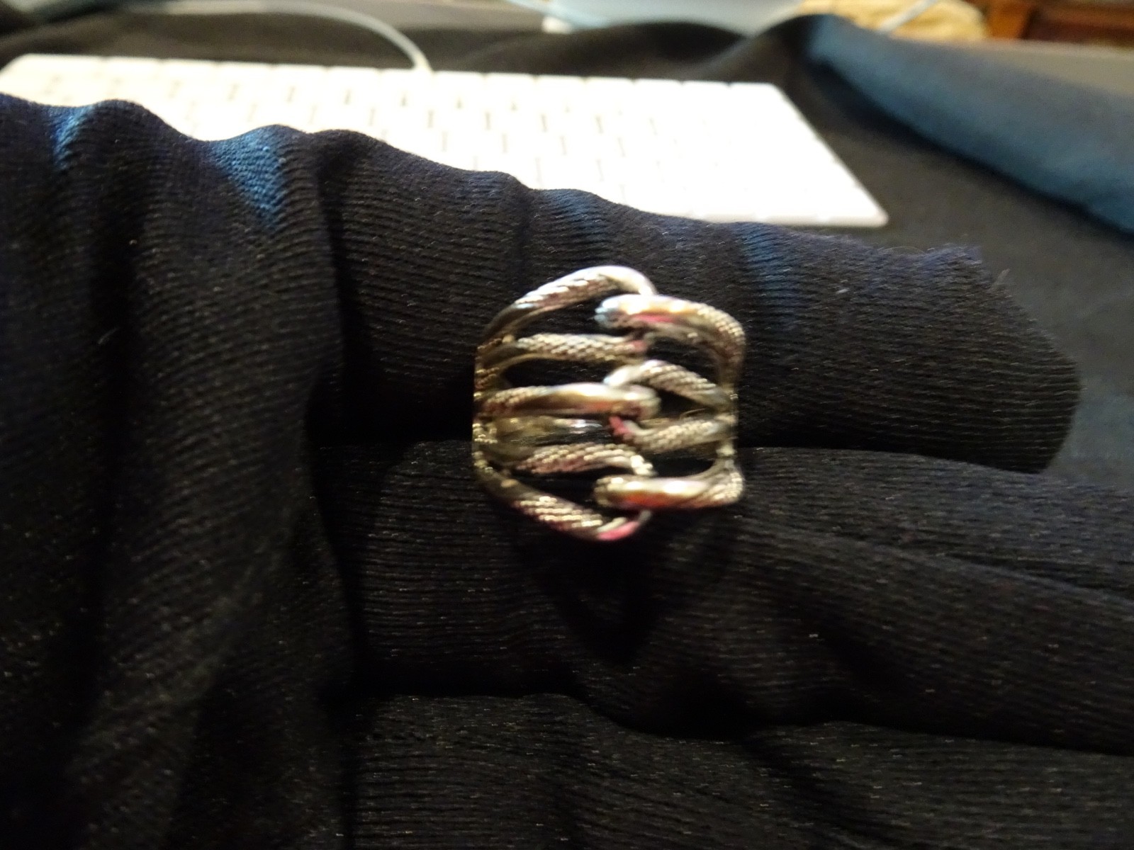 # 836-VINTAGE STERLING SILVER RING-925-SIZE8.5–DIFFERENT