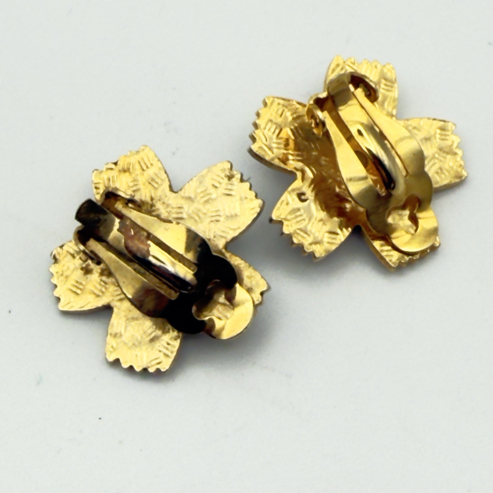 Cloisonne Black Red Enamel Flower Clip On Earrings Faux Pearl Gold Tone Vintage