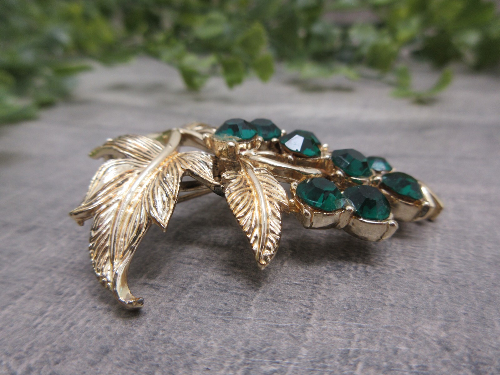 Grape Cluster Brooch Gold Tone Metal Green Rhinestones Mid Century 50s 60s