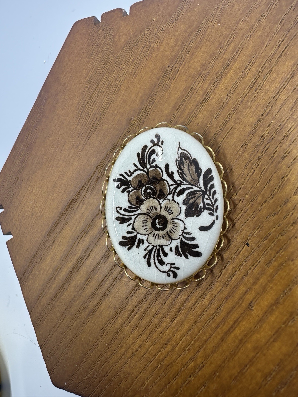 Vintage Delftware Hand-Painted Floral Brooch with Gold-Tone Setting