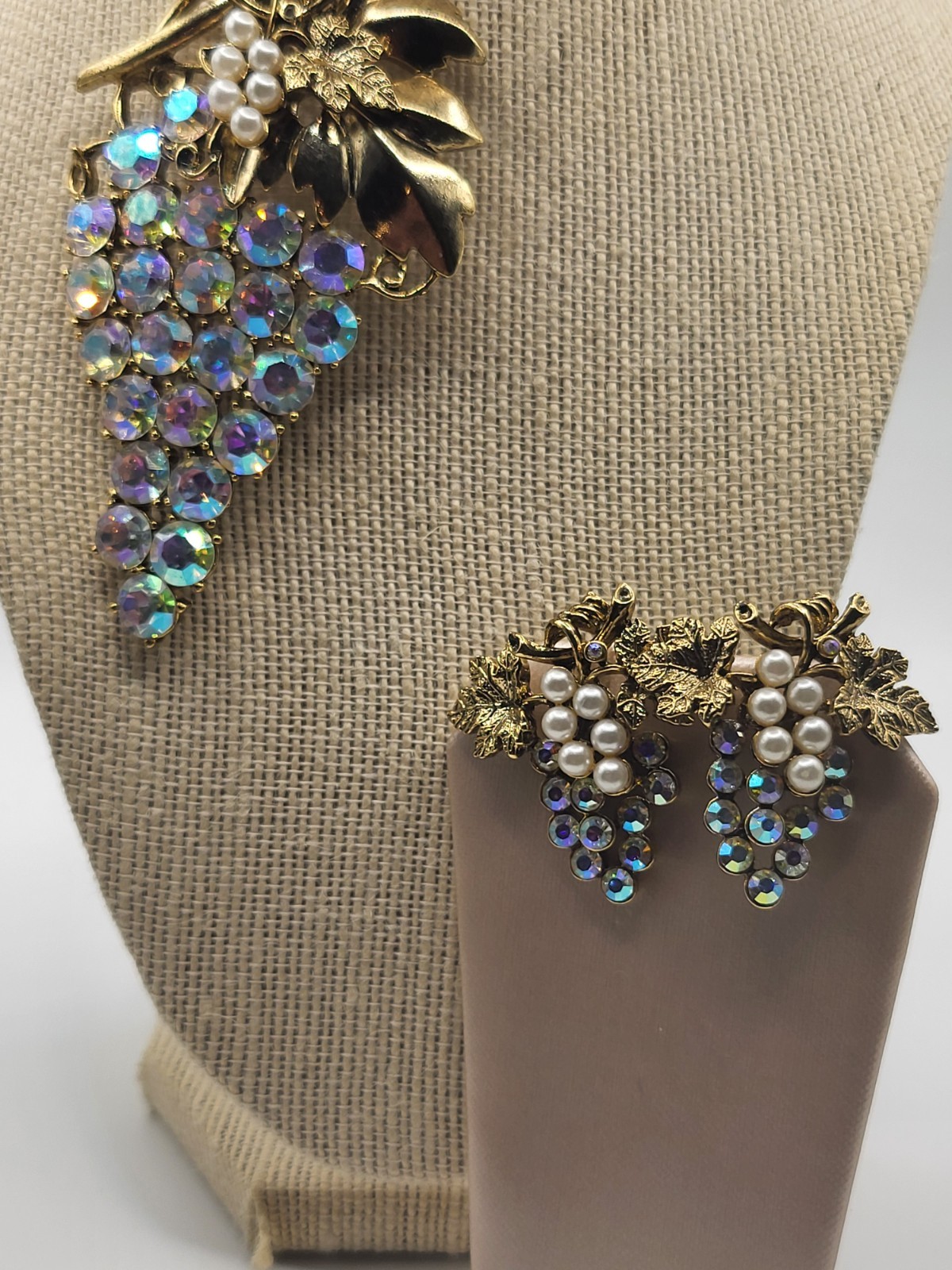 Vtg CRAFT 2 Pc Pearls AB Rhinestone Grapes Gold Plate Lg Brooch Post Earrings