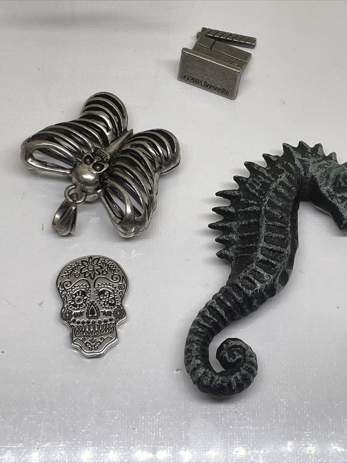 Lot of Metal Decorative Jewelry Assorted Items Seahorse Butterfly Photo H. 6 Pcs