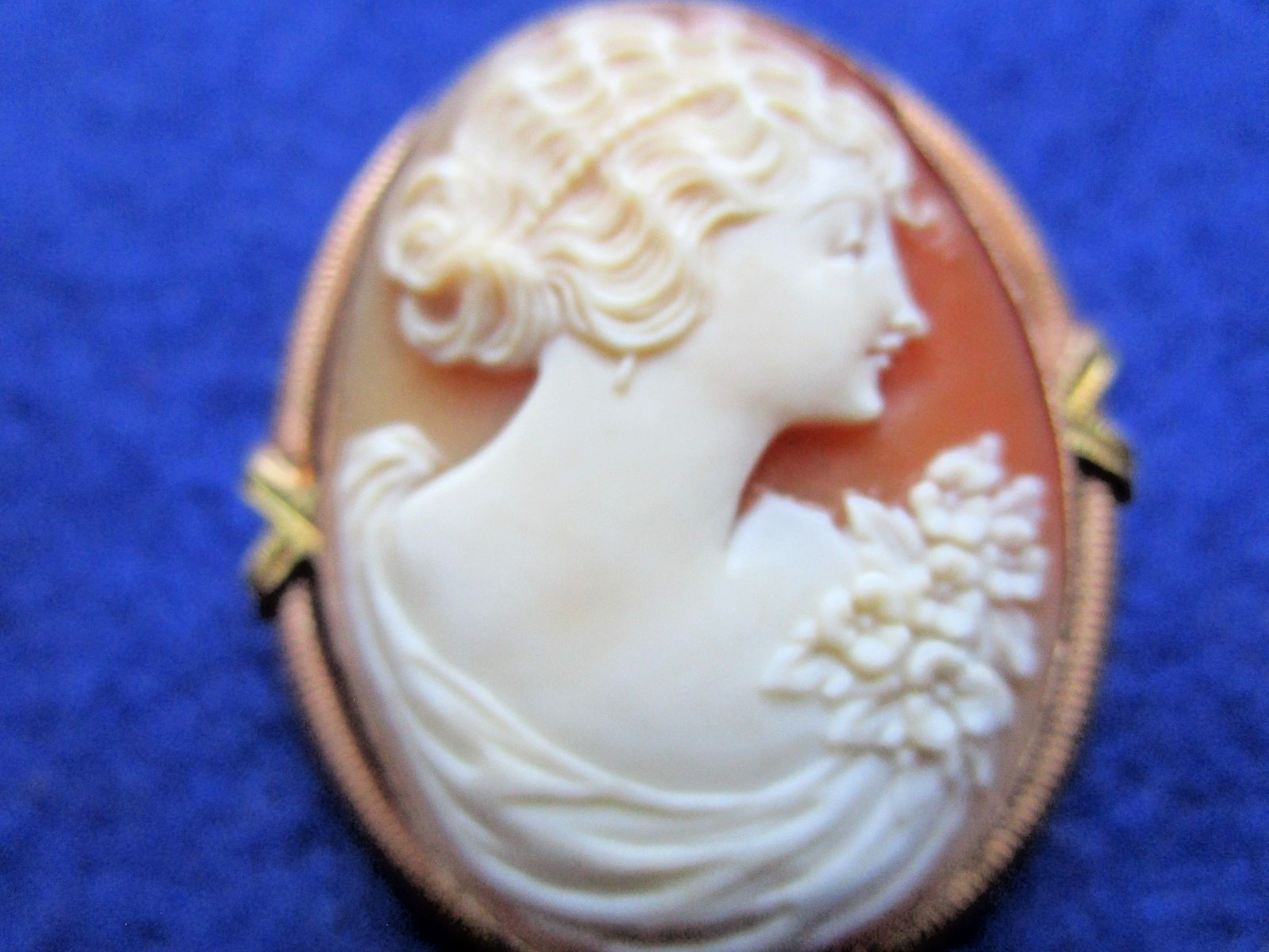 VICTORIAN CAMEO 10K Yellow Gold 1800’s BROOCH Fine Carved Shell DETAILED