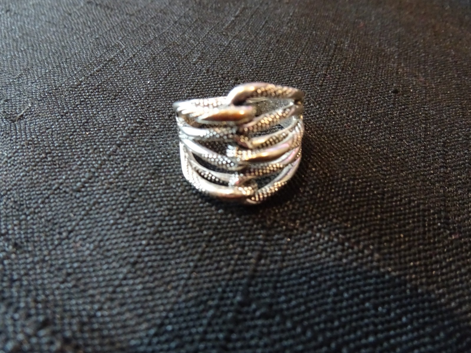 # 836-VINTAGE STERLING SILVER RING-925-SIZE8.5–DIFFERENT