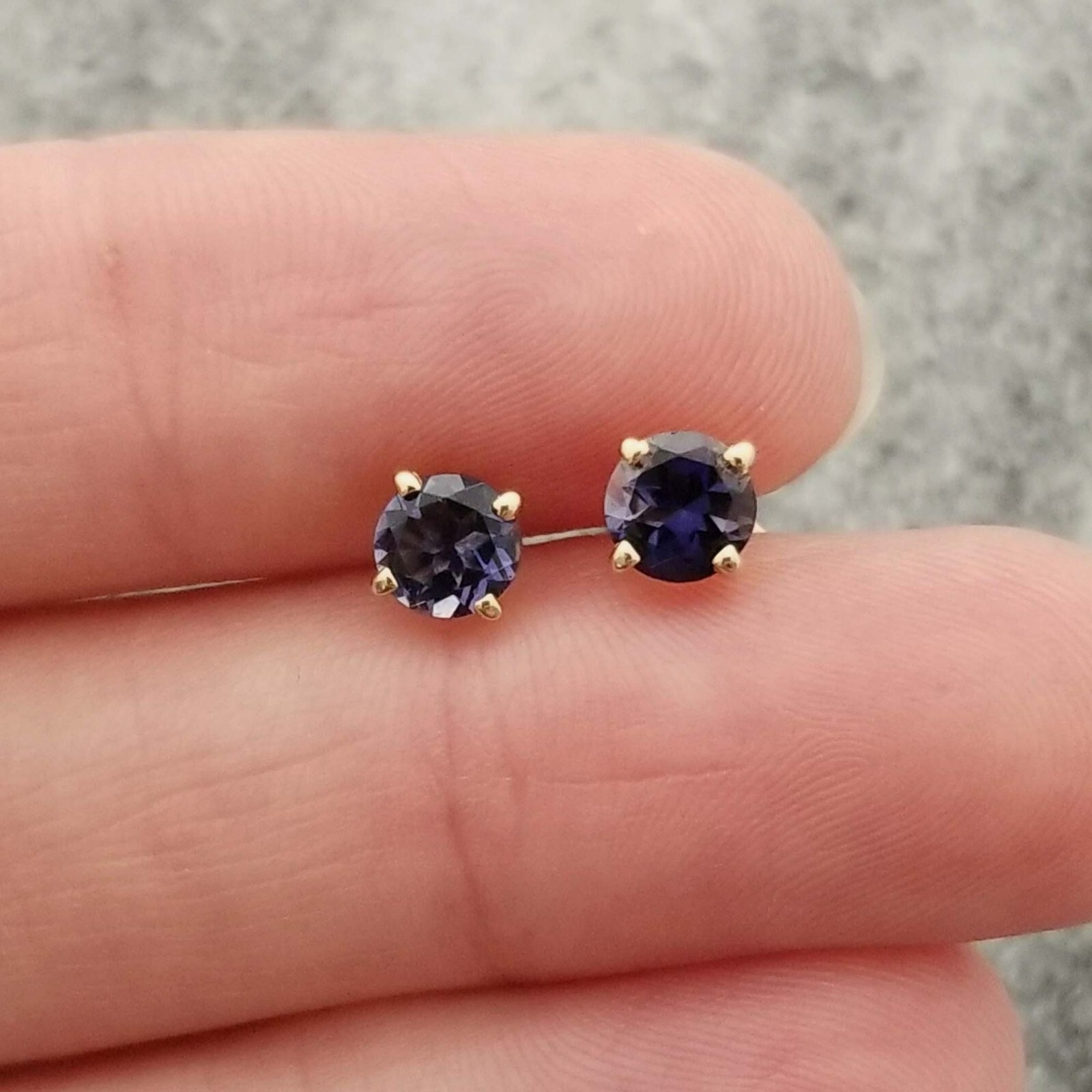 Vintage Iolite 14k Gold Post Earrings, 5mm Round Blue Purple Gemstone, Prong Set