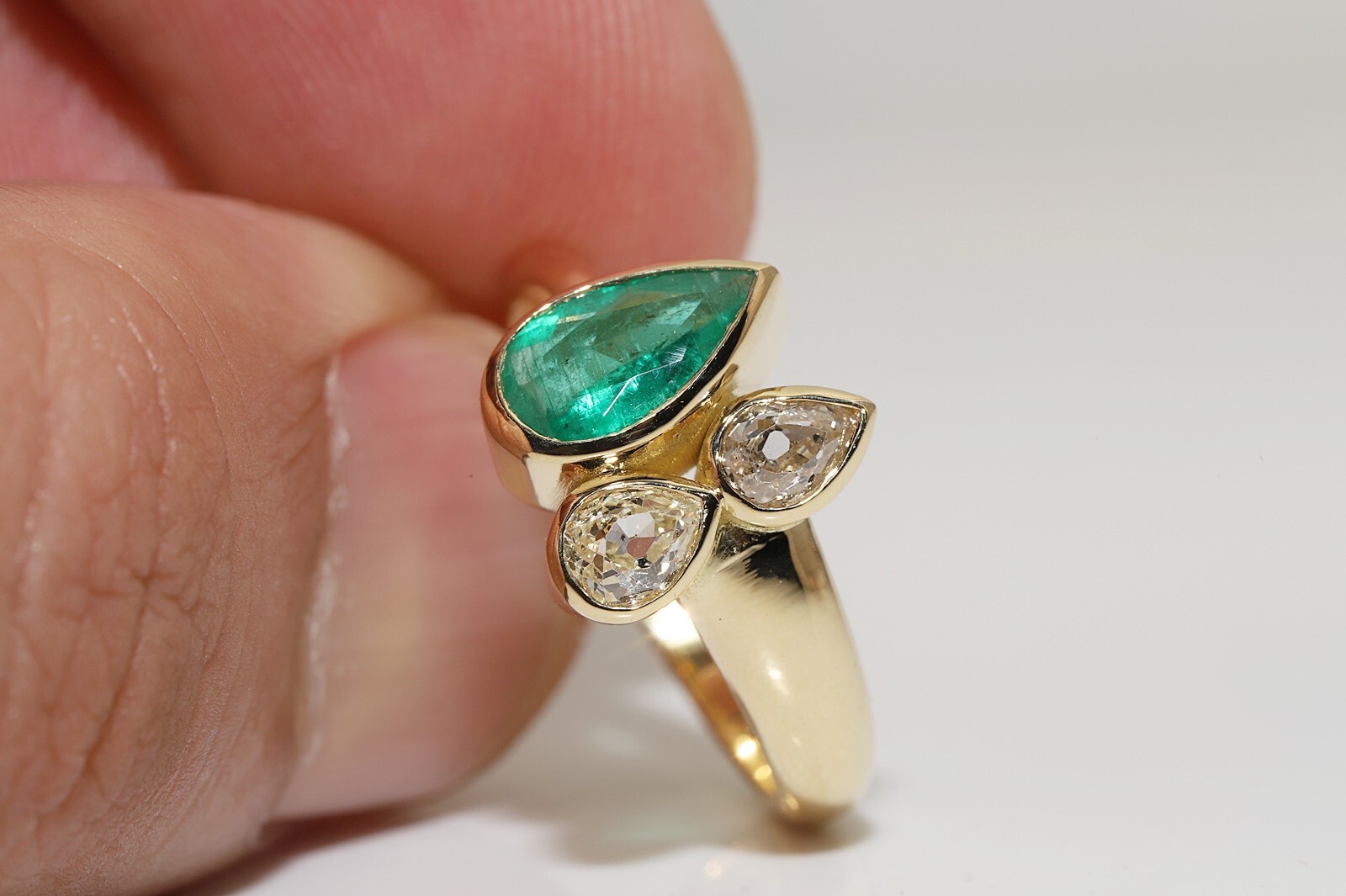New Made 18k Gold Natural Old Pear Cut Diamond And Emerald Decorated Ring