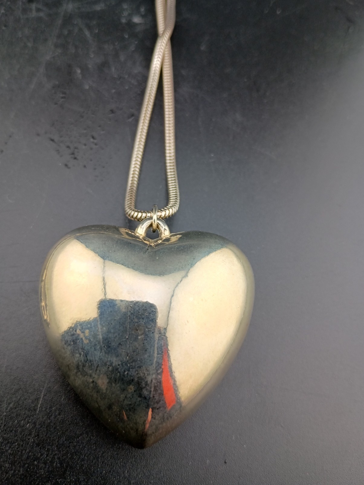 Vintage Shiny 70s Puffy Heart Pendant Necklace Silver Tone Round Chain 30″