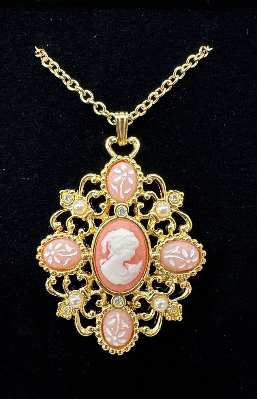 Vintage Avon Romantic Poet Necklace Gold Tone Pink 1994 Signed Love Beauty NIB