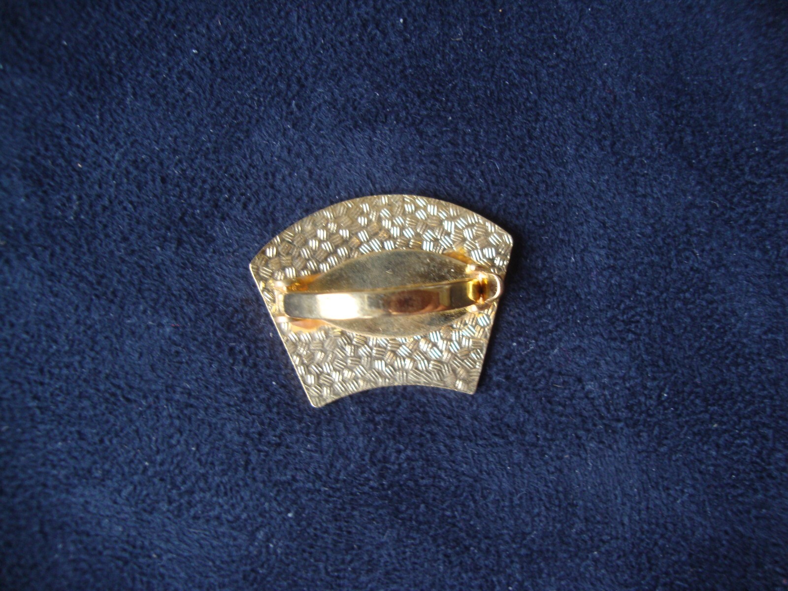 Vintage Retro Abstract Fan Cloisonne Black & White Enamel Gold Tone Scarf Clip