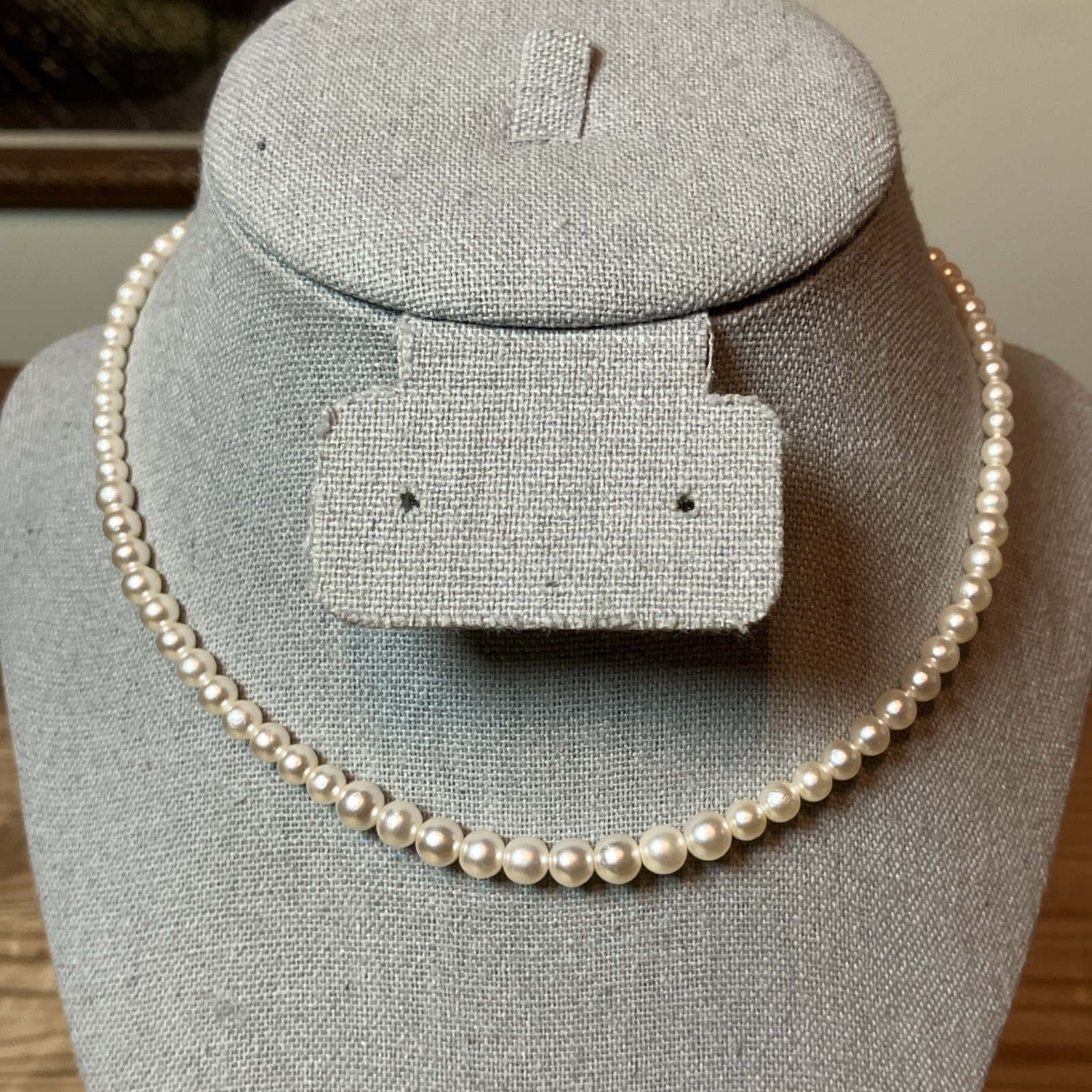 Vintage Pearl Necklaces And Braclet Lot White And Gray Pearls Gold Tone Clasps