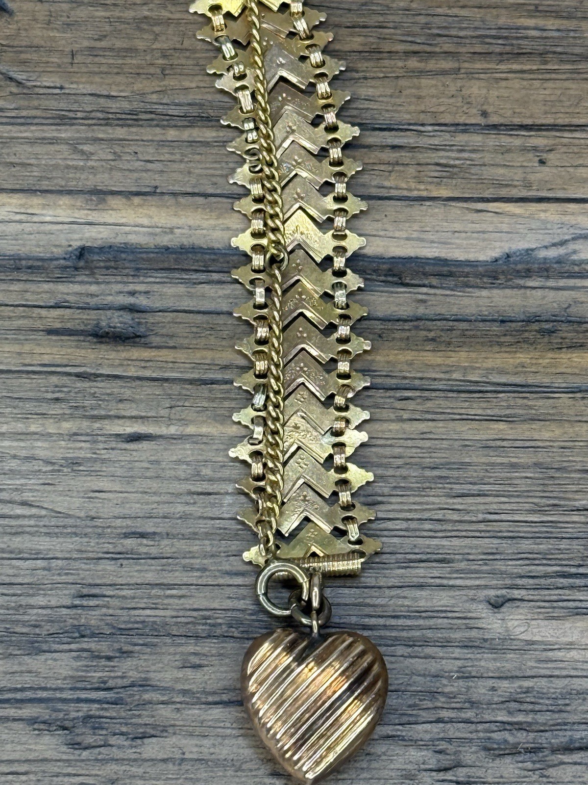 Vintage 14K Gold Articulated Chevron Slide Bracelet w/ Heart Charm 9.7g Tested