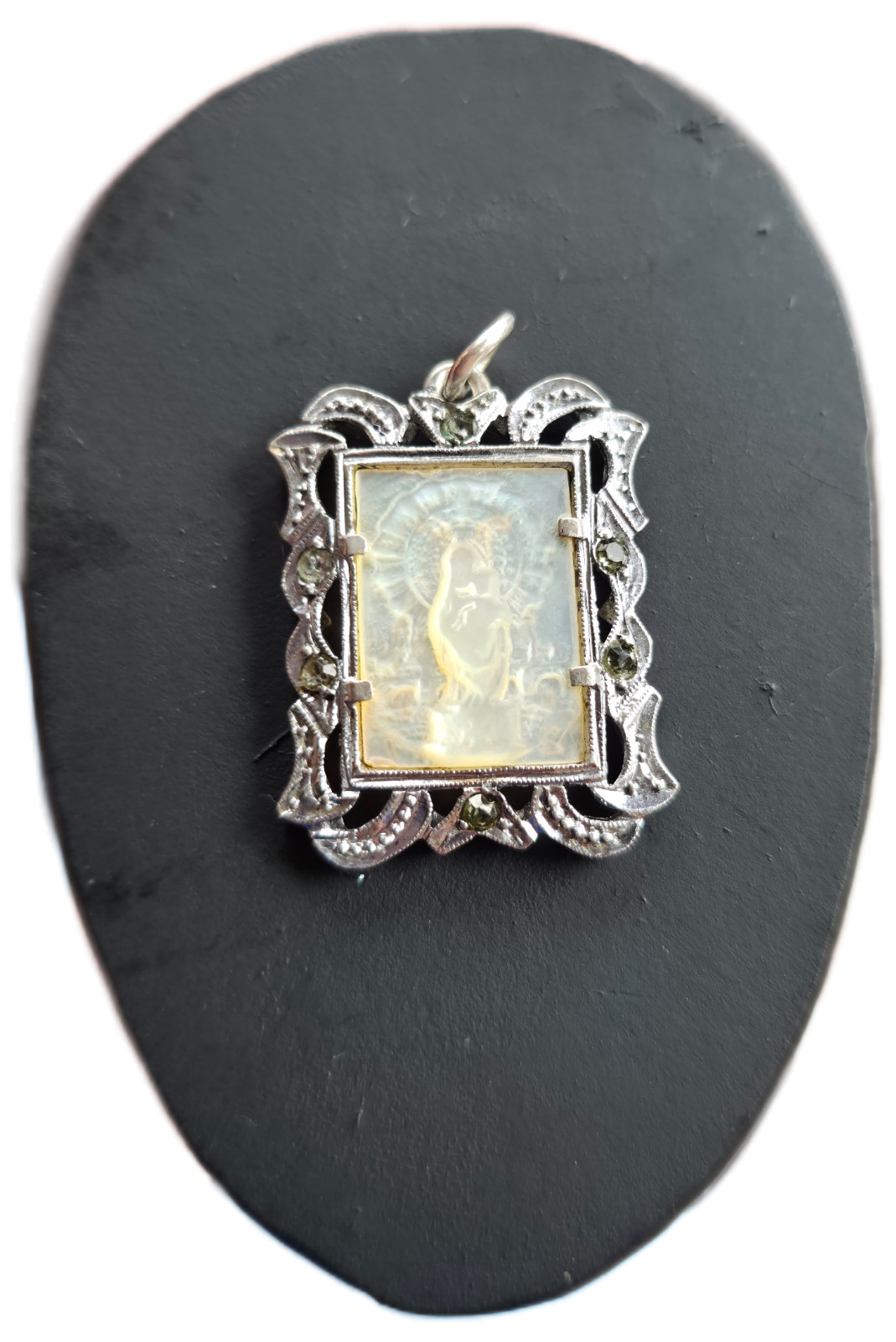 Religious Pendant Medal – Hand-Carved Virgin Mary in Mother-of-Pearl & Silver