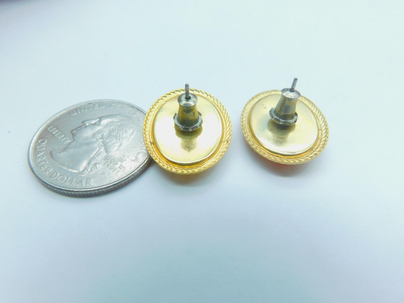 Peach Cream Resin Gold Tone Metal Lady Silhouette Cameo Pierced Earrings Vintage